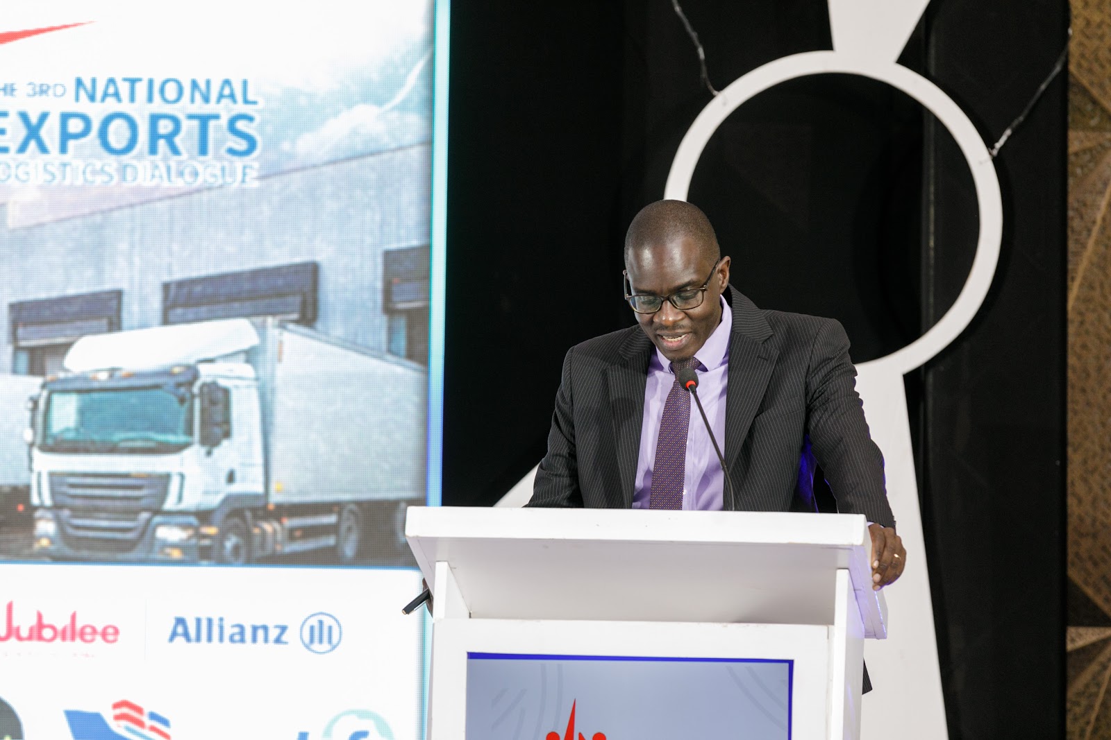 Speaker at the export logistics dialogue